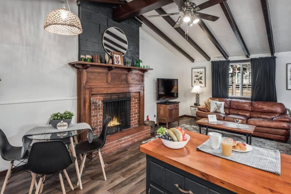 The Salty Fox-modern Vintage Cabin Cabin in Ruidoso