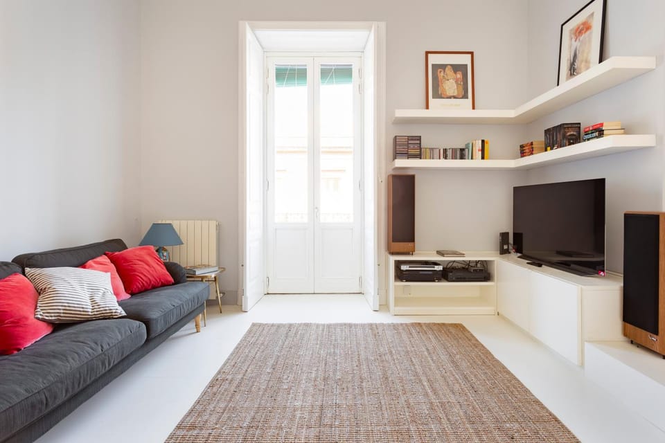 Living room, Photo of the whole room