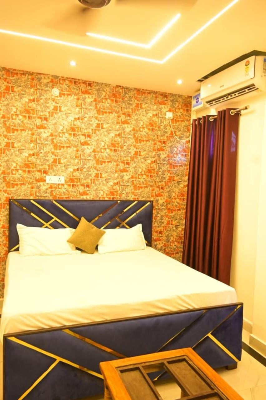 Bed, Photo of the whole room, Bedroom, air conditioner