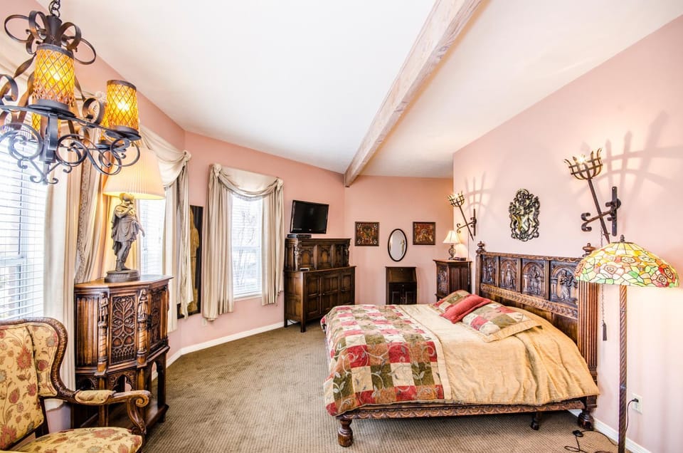 Bed, Photo of the whole room, Bedroom