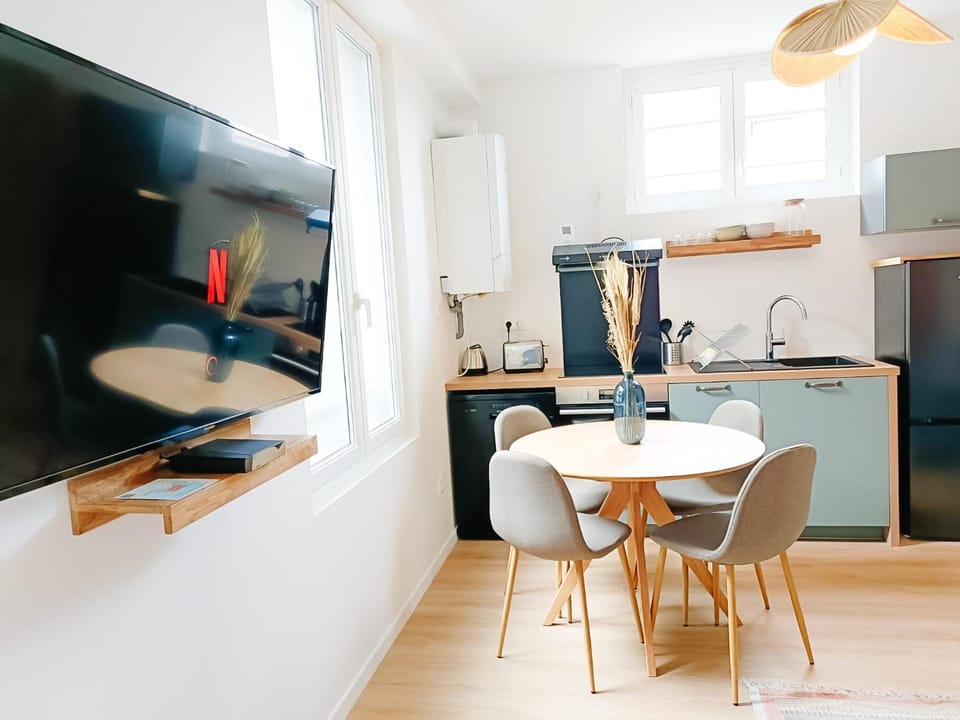 Cosy Perle & Calypso - Centre ville - 4 CH pour 10 personnes - 2 Parkings Apartment in Pau