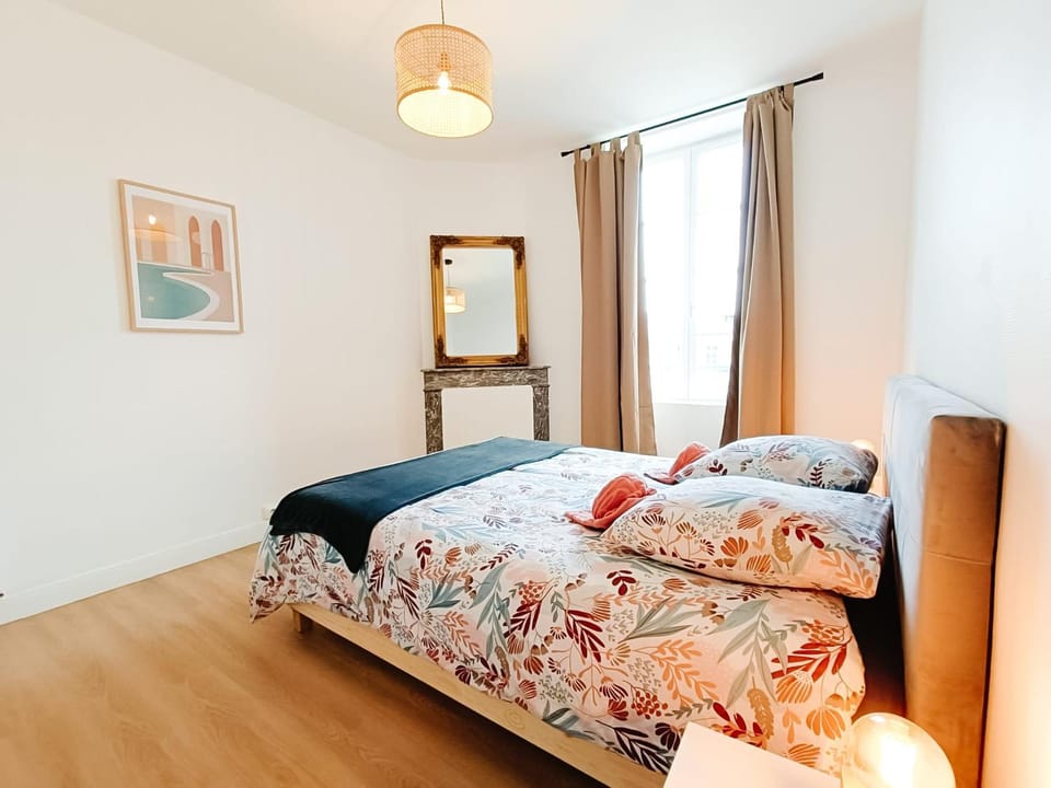 Bed, Photo of the whole room, Bedroom