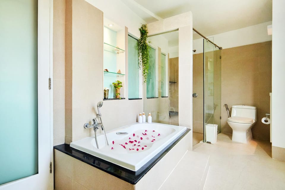 Shower, Toilet, Bathroom, Bath, towels