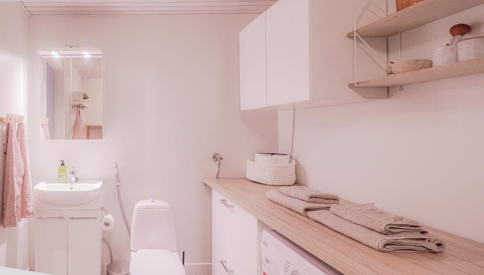 Bathroom, towels, washing machine
