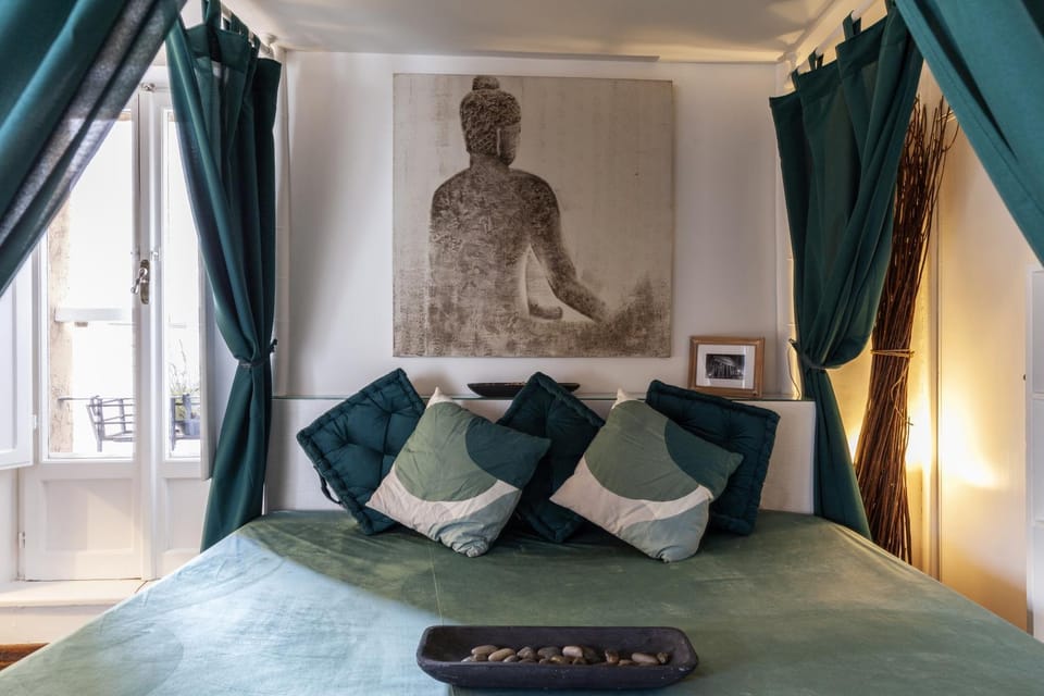 Bed, Living room, Seating area, Bedroom