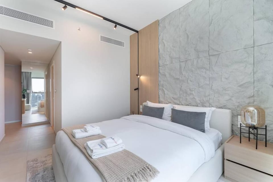 Bed, Bedroom, towels