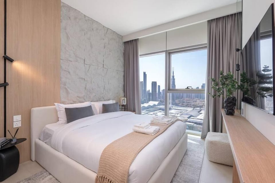 Bed, TV and multimedia, Bedroom