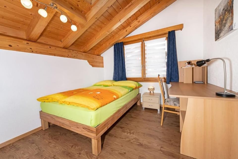 Photo of the whole room, Bedroom