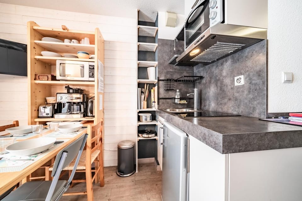 Kitchen or kitchenette, Living room