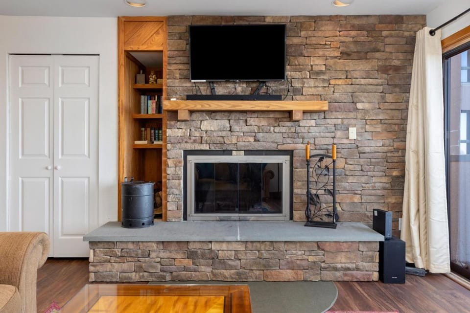 Cliffs 21 with Wintergreen Advantage House in Nelson County