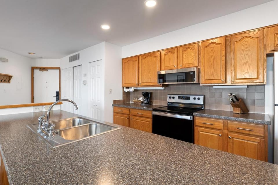 Cliffs 21 with Wintergreen Advantage House in Nelson County