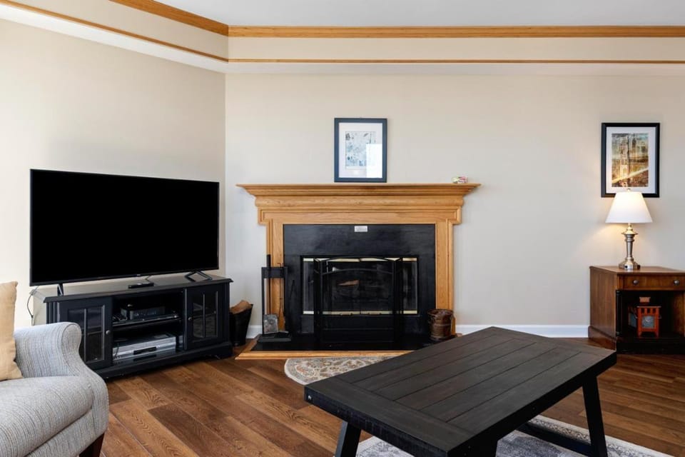 Highridge Court 24 with Wintergreen Advantage House in Nelson County