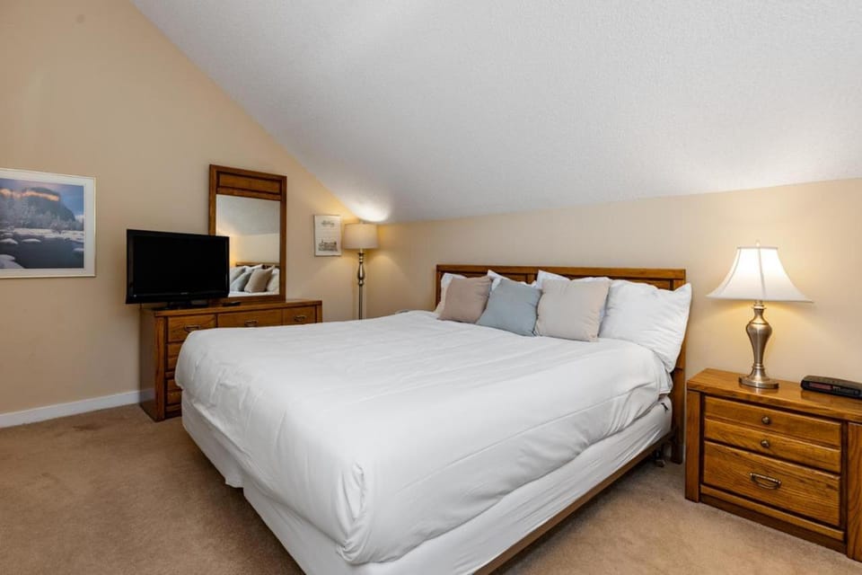 Eagles Court 27 with Wintergreen Advantage House in Massies Mill
