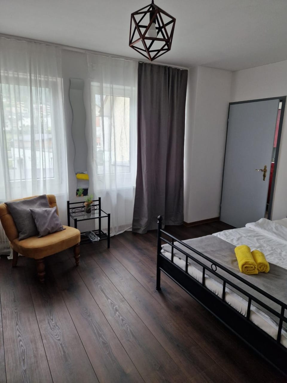 Bed, Photo of the whole room, Bedroom, towels