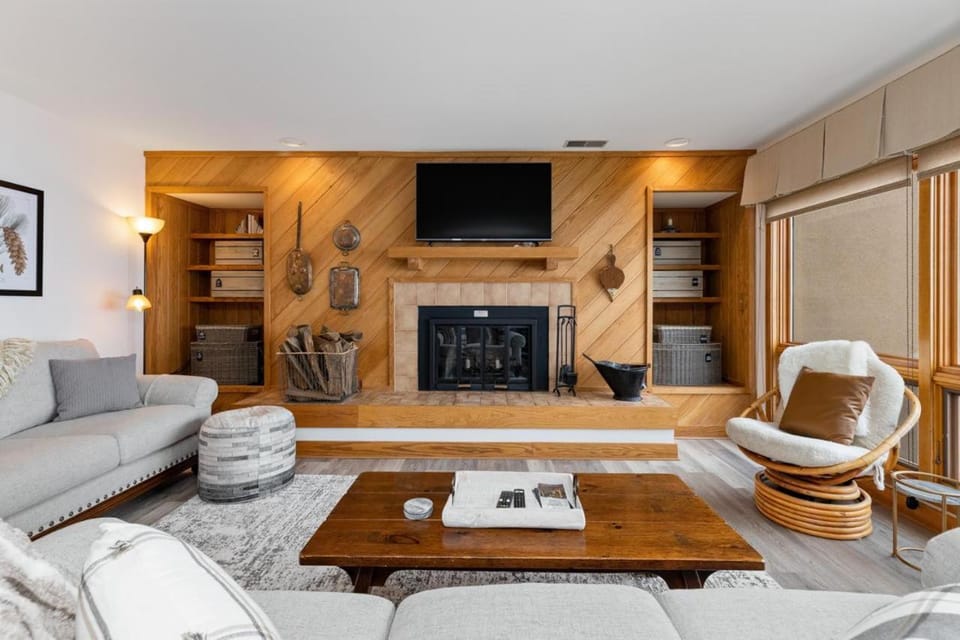 Cliffs 07 with Wintergreen Advantage House in Nelson County