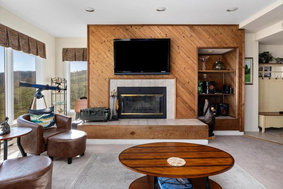 Overlook 41 with Wintergreen Advantage House in Nelson County