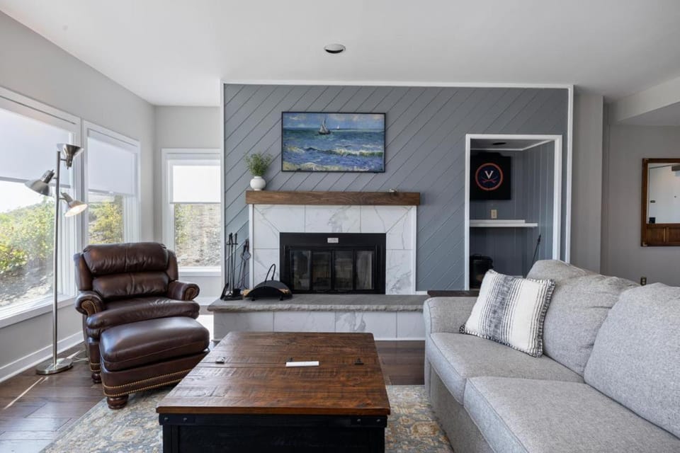 Overlook 04 with Wintergreen Advantage House in Nelson County