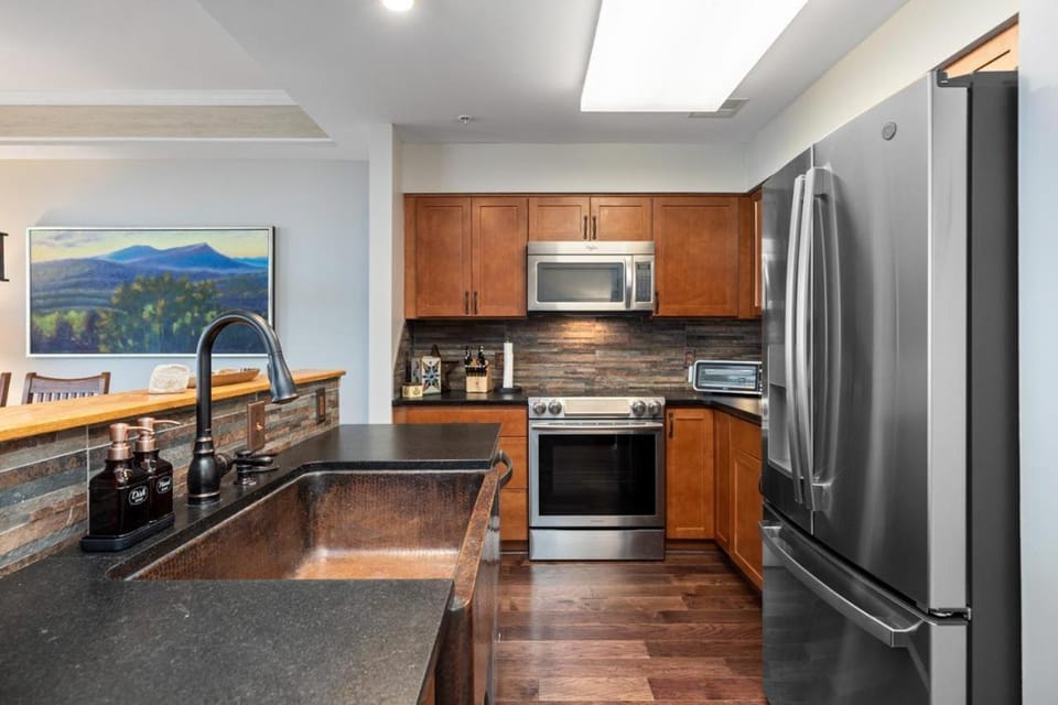 Highridge Place 42 with Wintergreen Advantage House in Nelson County