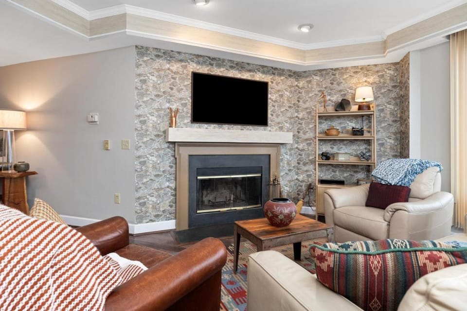 Highridge Place 42 with Wintergreen Advantage House in Nelson County