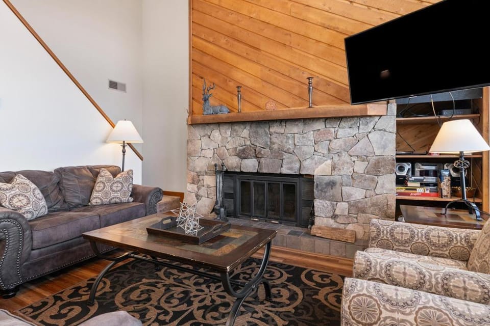 Highlands 42 with Wintergreen Advantage House in Nelson County