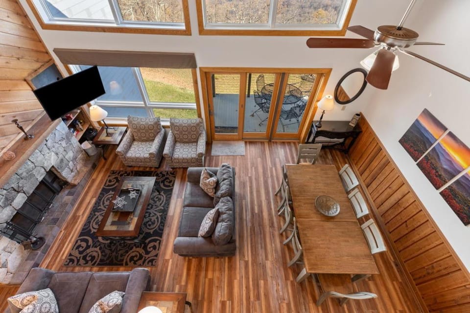Highlands 42 with Wintergreen Advantage House in Nelson County