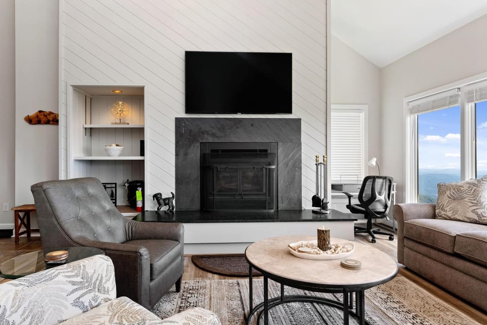 Overlook 45 with Wintergreen Advantage House in Nelson County