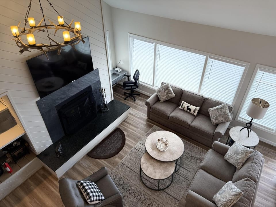 Overlook 45 with Wintergreen Advantage House in Nelson County