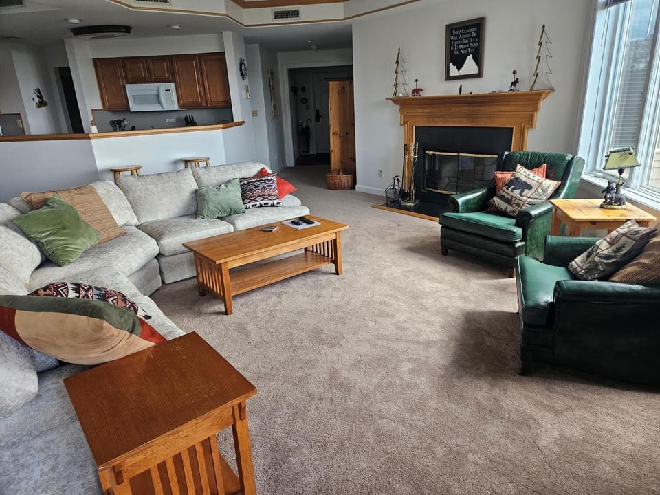 Highridge Court 19 with Wintergreen Advantage House in Nelson County