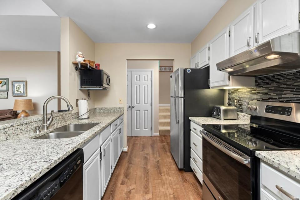 Stoneridge 30 with Wintergreen Advantage House in Nelson County