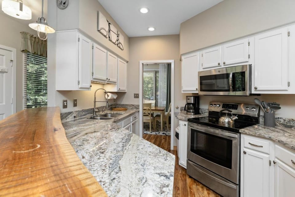 Trillium Place 01 with Wintergreen Advantage House in Nelson County