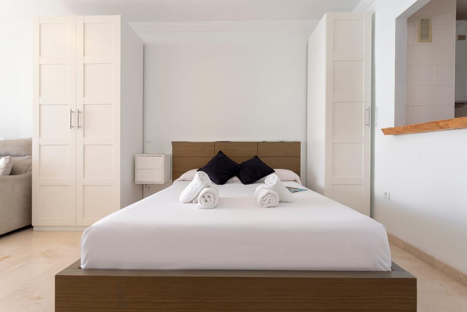 Bed, Photo of the whole room, Bedroom, towels, wardrobe