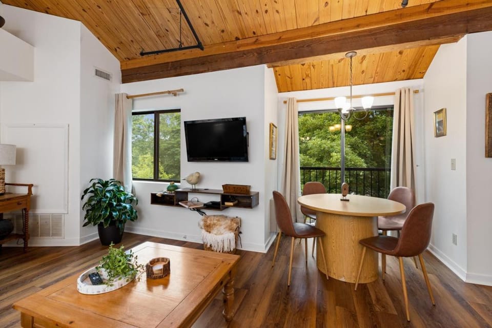 Mountain Inn Lodge 64 with Wintergreen Advantage House in Massies Mill