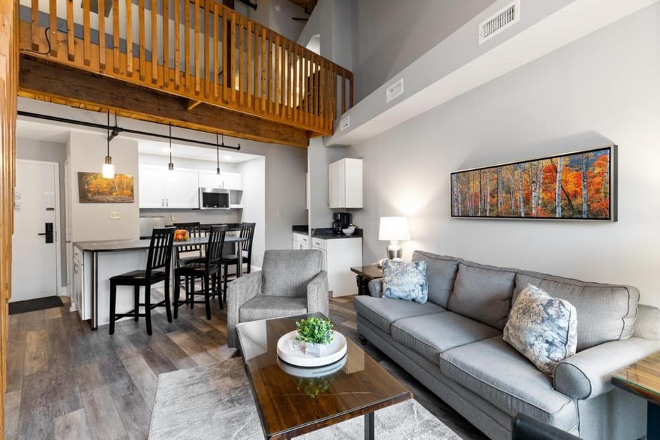 Kitchen or kitchenette, Seating area, Dining area
