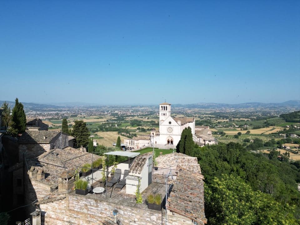 Nearby landmark, Bird's eye view, Landmark view
