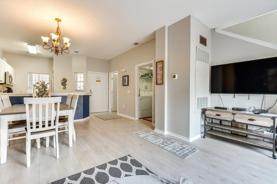 Townhome 7 Mi to Disney Parks: Resort Pool Access! House in Kissimmee