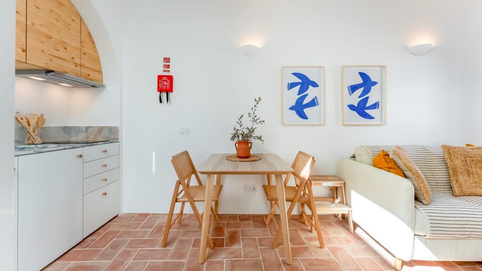 Kitchen or kitchenette, Seating area, Dining area