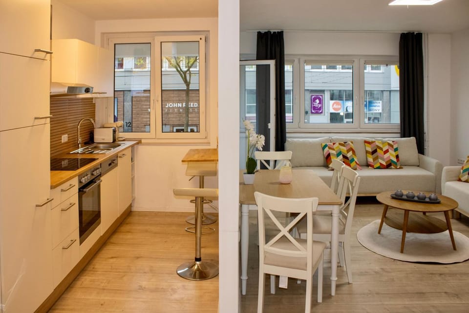 Kitchen or kitchenette, Living room, Seating area, Dining area, oven, stove