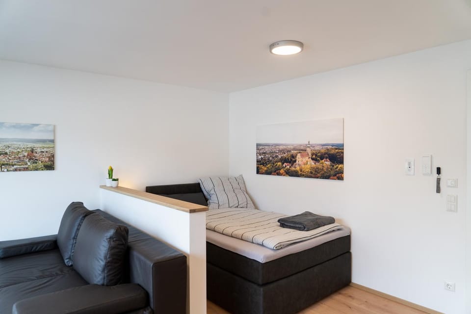 Bed, Seating area