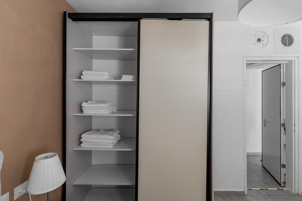 towels, wardrobe