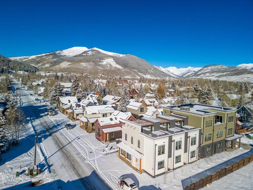Academy Place | King's Crown House in Crested Butte