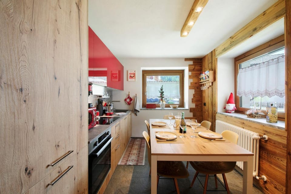 Property building, Kitchen or kitchenette, Living room