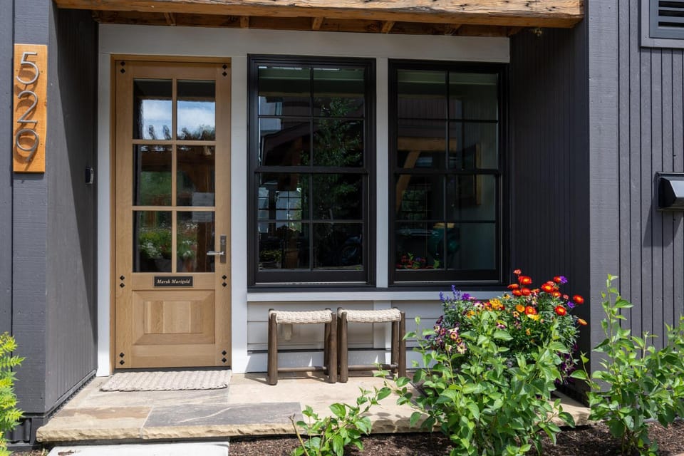 Stunning 3 Bedroom Townhome with Rooftop Patio and Hot Tub House in Crested Butte