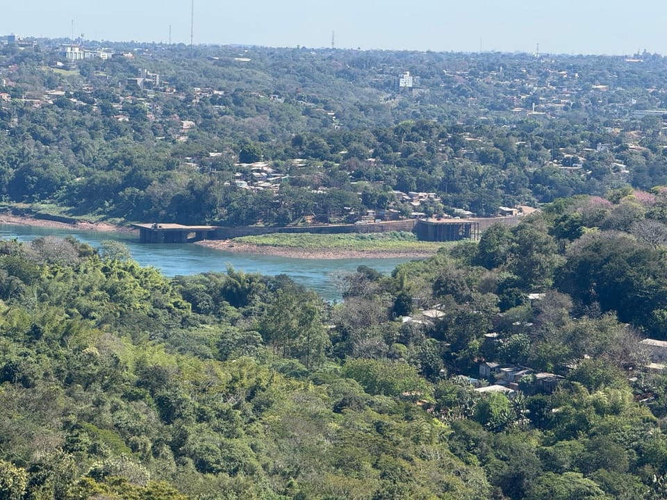 Apto climatizado com 2 dormitórios em Foz de Iguaçu no centro próximo às Cataratas do Iguaçu Apartment in Foz do Iguaçu