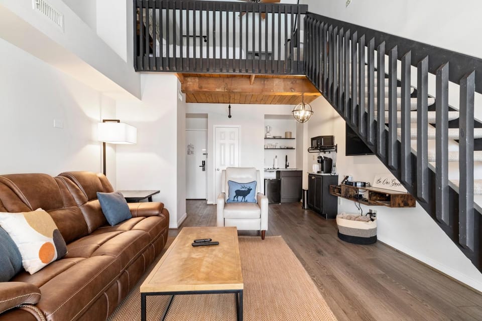 Mountain Inn Lodge 71 with Wintergreen Advantage House in Massies Mill