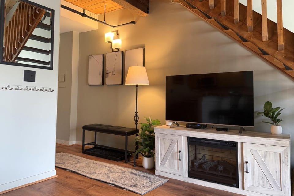 Mountain Inn Lodge 68 with Wintergreen Advantage House in Massies Mill