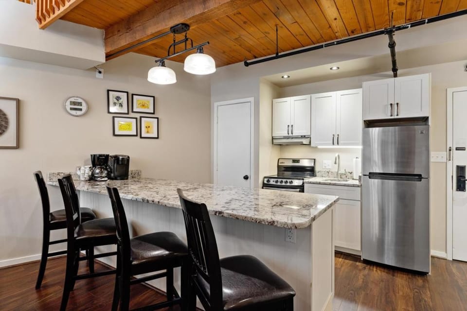 Mountain Inn Lodge 79 with Wintergreen Advantage House in Massies Mill