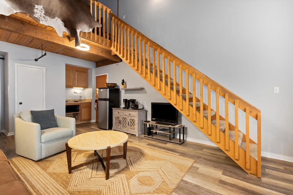 Mountain Inn Lodge 83 with Wintergreen Advantage House in Massies Mill