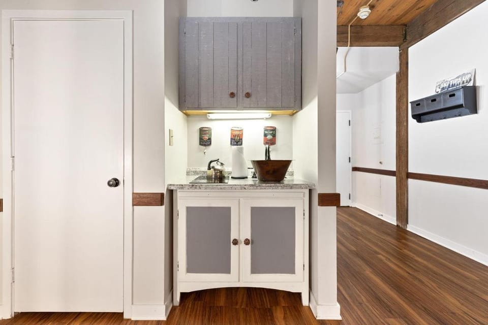 Mountain Inn Studio 97 with Wintergreen Advantage House in Massies Mill