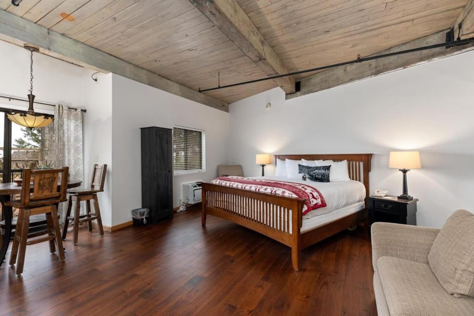 Mountain Inn Studio 91 with Wintergreen Advantage House in Massies Mill