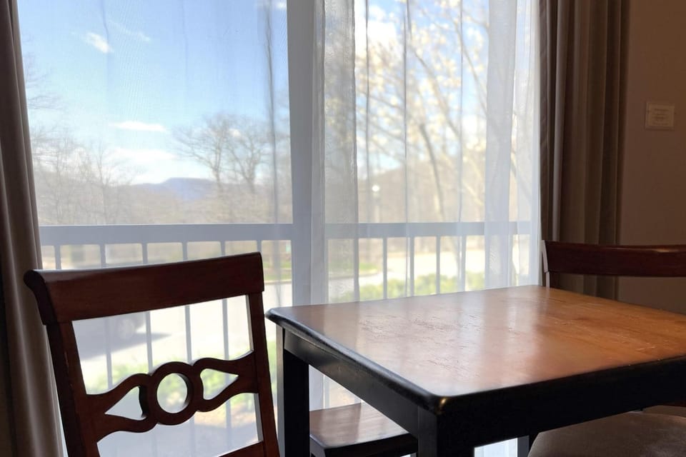 Mountain Inn Studio 92 with Wintergreen Advantage House in Massies Mill